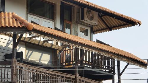 Velawarin Hotelにあるバルコニーまたはテラス