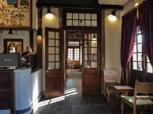 Velawarin Hotelにあるテレビまたはエンターテインメントセンター