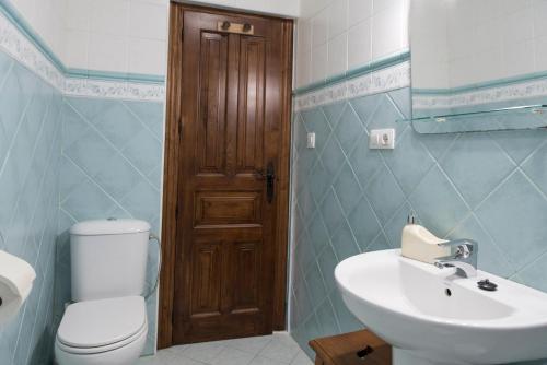 a bathroom with a toilet and a sink at Apartamentos Alegría in Santillana del Mar