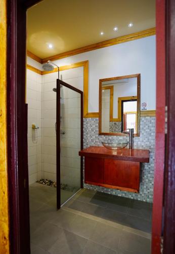 a bathroom with a sink and a mirror at Veli Beach Inn in Mathiveri