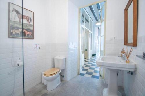 A bathroom at APARTAMENTO LA MODERNA
