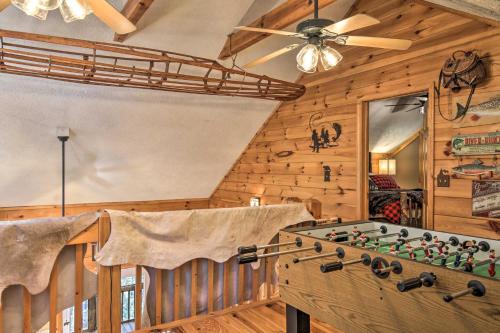 Fotografie z fotogalerie ubytování Luxe Fightingtown Creek Cabin 2 King Suites and Spa v destinaci Epworth