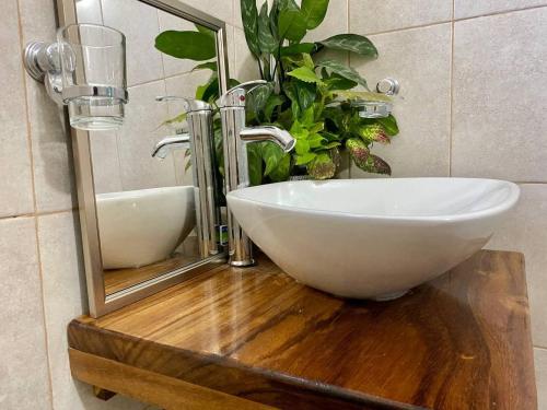 a bathroom with a bowl sink and a mirror at Paziflora Hostel -STARLINK- in Puerto Escondido