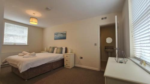 Gallery image of #Barroon Castle Apartments by DerBnB, Traditional 1 & 2 Bedroom Apartments, Free Parking & Wi-Fi, Near East Midlands Airport & Donington Park Circuit in Castle Donington