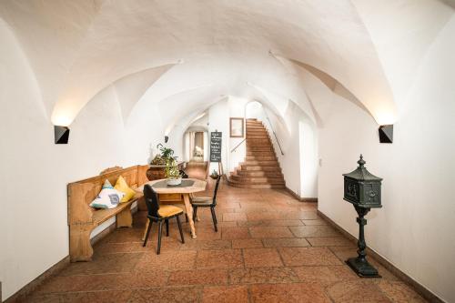 a hallway with a table and chairs in a building at Hotel die Hindenburg in Saalfelden am Steinernen Meer