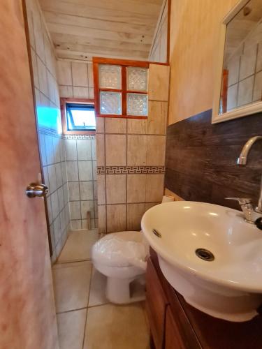 Kylpyhuone majoituspaikassa Cabaña Refugio Sauna Spa El Arrayan Casablanca Valdivia