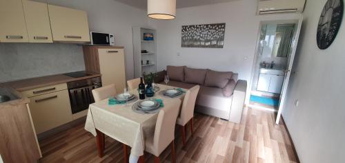 Kuchyň nebo kuchyňský kout v ubytování Apartments Lonza