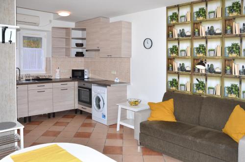 Kuchyňa alebo kuchynka v ubytovaní Alexandra Apartman Sárvár