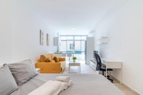 A bed or beds in a room at Flatguest Mary Sanchez