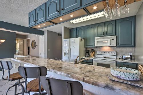 Billede fra billedgalleriet på Waterfront Condo with Community Perks in Osage Beach i Osage Beach