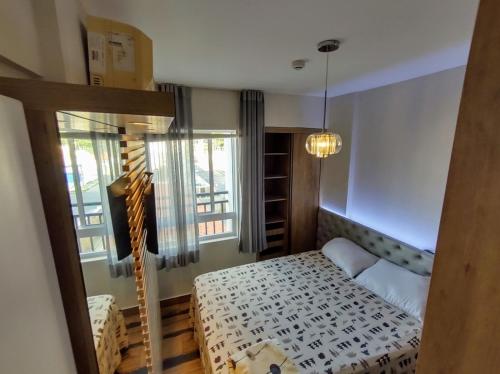 a small bedroom with a bed and a window at Flat 204 Smart Residence Teresina in Teresina