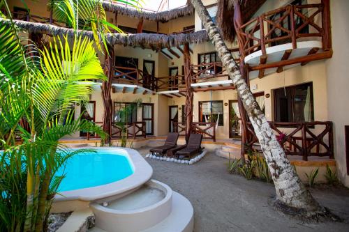 Baseinas apgyvendinimo įstaigoje Holbox Dream Beachfront Hotel arba netoliese