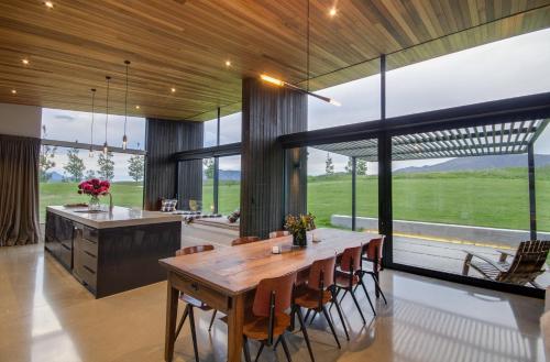 Imagine din galeria proprietății The Woolstore Luxury Holiday Home by MajorDomo în Arrowtown