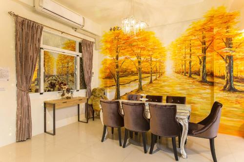 a dining room with a painting on the wall at Square B&B in Taitung City