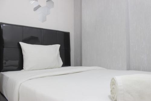 Katil atau katil-katil dalam bilik di Homey 3BR Apartment at Gateway Pasteur near Exit Toll By Travelio