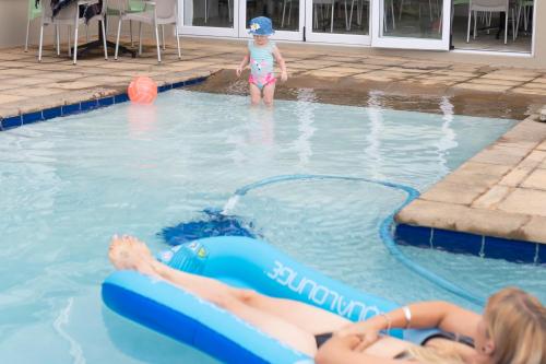 Piscina en o cerca de 66 On Monzali 4 Star Luxury Guesthouse