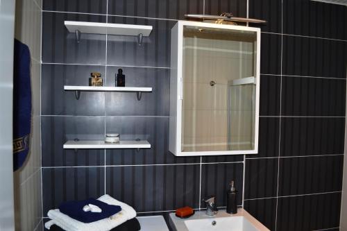 Ванная комната в Antalya belek 2 Nirvana club first floor three bedrooms water slide close to center - belek beach park