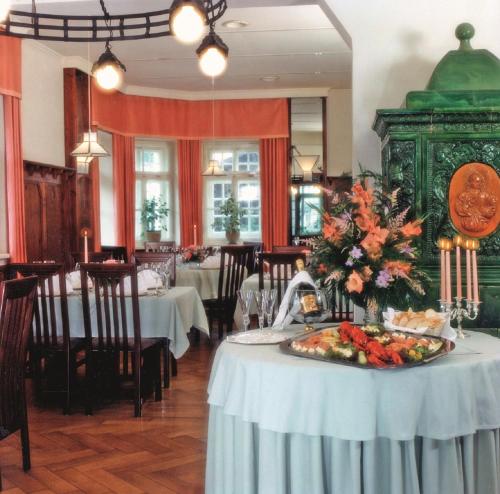 a restaurant with a table with a plate of food on it at Gasthof Russenbräu in Tiefenbach