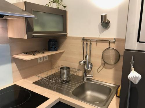 Virtuvė arba virtuvėlė apgyvendinimo įstaigoje Appartement Le Cosi 2 -bord de mer-