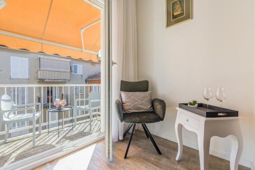 Central rooms in Old Town by Belmont Realty