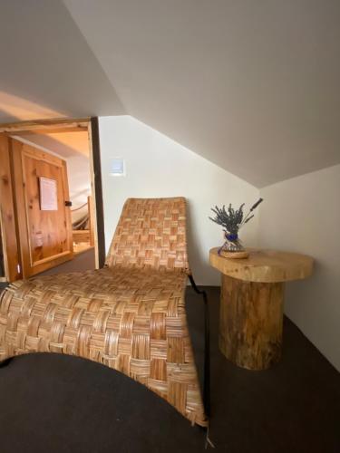 a bedroom with a bed and a wooden table at Siedlisko Odpoczynkowo in Nowosiółki