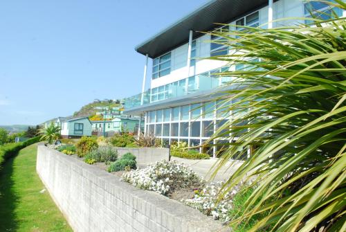 Κήπος έξω από το The Bay Hotel