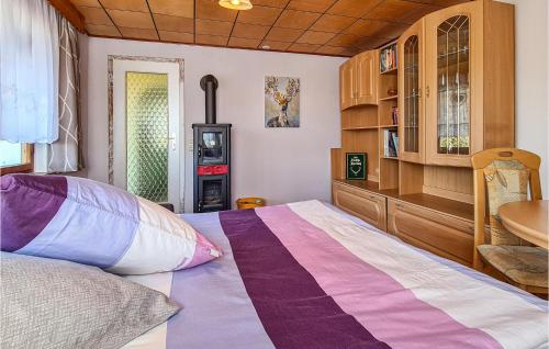 Ένα ή περισσότερα κρεβάτια σε δωμάτιο στο Beautiful Home In Adorfot Leubetha