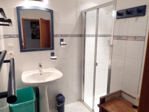 Ένα μπάνιο στο Appartement cosy avec vue montagne à La Grave - 80 m²