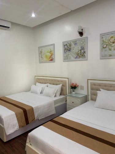 Giường trong phòng chung tại hotel duclong2