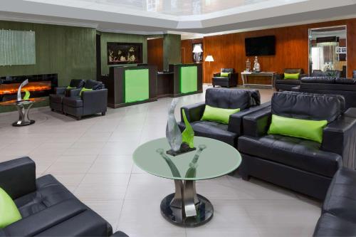 Lobbyn eller receptionsområdet på Wyndham Garden San Jose Airport