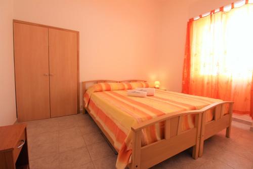 Katil atau katil-katil dalam bilik di Trilocale arancione climatizzato con terrazza panoramica