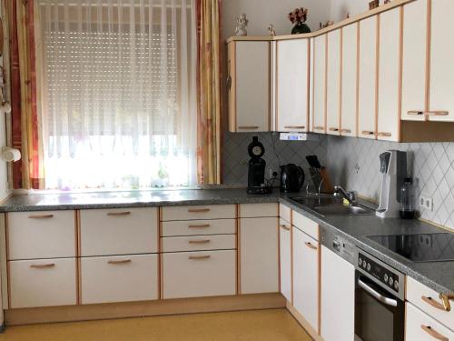 Una cocina o zona de cocina en Hotel-Restaurant Kirchenwirt Aigen