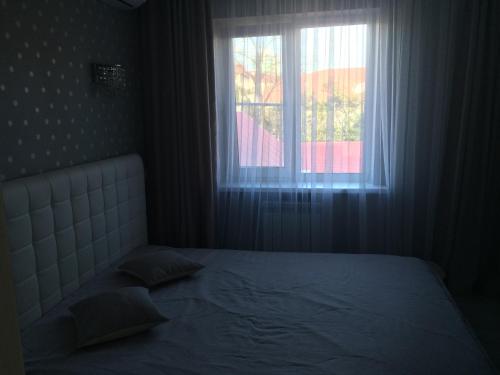Un pat sau paturi într-o cameră la Apartment On Roz 41