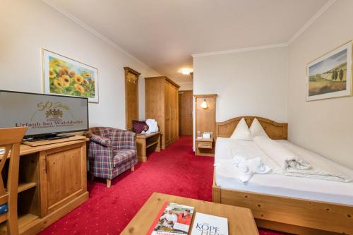 Rúm í herbergi á Hotel Zauchenseehof