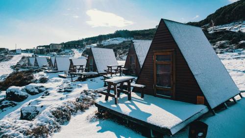 a group of lodges in the snow at Sahil Kamp İstanbul Hotel in Sile