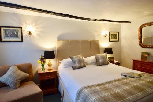 Кровать или кровати в номере The White Hart Hotel