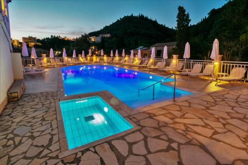 Bazén v ubytování Angelica Hotel nebo v jeho okolí