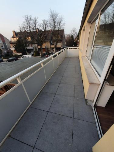 Un balcón o terraza en Ferienwohnung Schloßstraße