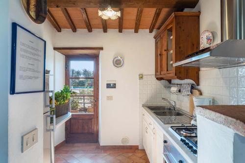 a kitchen with a sink and a stove top oven at Il Poderino in Monteriggioni