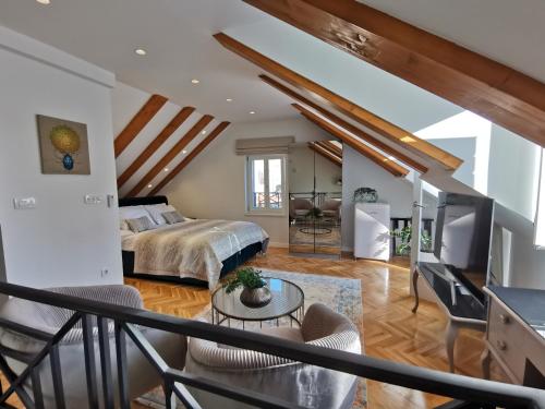 Postel nebo postele na pokoji v ubytování Merla Luxury Rooms