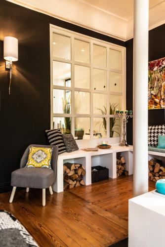 a living room with a desk and a chair at charme et standing centre ville in Barcelonnette