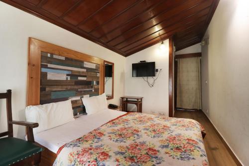 Postel nebo postele na pokoji v ubytování Hotel Himalayan Club