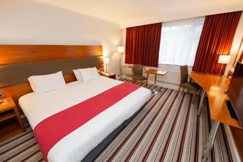 Holiday Inn Newport, an IHG Hotel