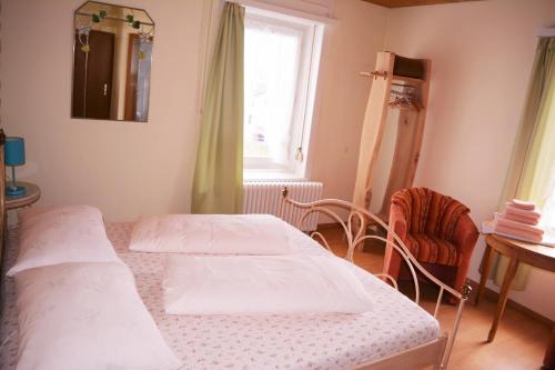 two beds in a small room with a window at Hotel Restaurant Belvedere in Weissbad