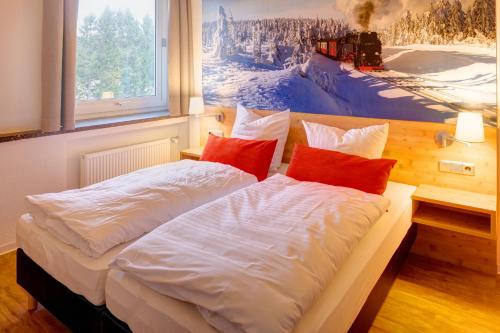 Un pat sau paturi într-o cameră la BSW Ferienwohnungen Brockenblick