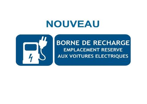 a sign that reads bandwagon bone de reference employment rescue and any vehicles electronics at B&B HOTEL Pau Lescar in Lescar