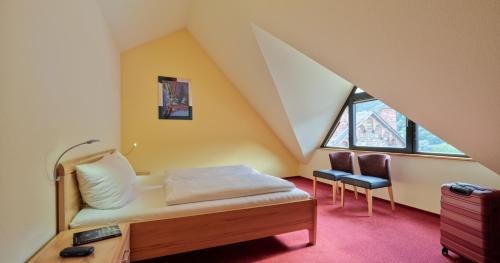Gästehaus Lenartz-Beth tesisinde bir odada yatak veya yataklar