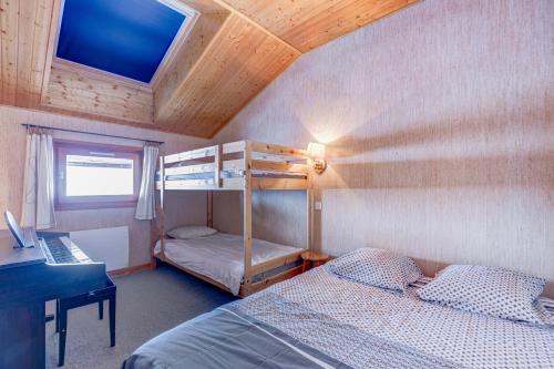 a bedroom with a bunk bed and a desk at La Bouillandire in Les Gets
