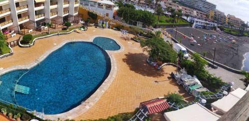 an overhead view of a large swimming pool in a city at Apartamento Neptuno playa 12 in Puerto de Santiago