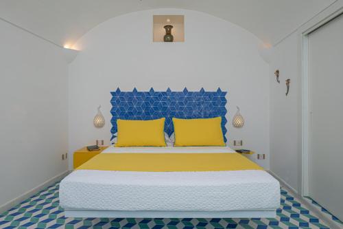Кровать или кровати в номере Petrea Lifestyle Suites